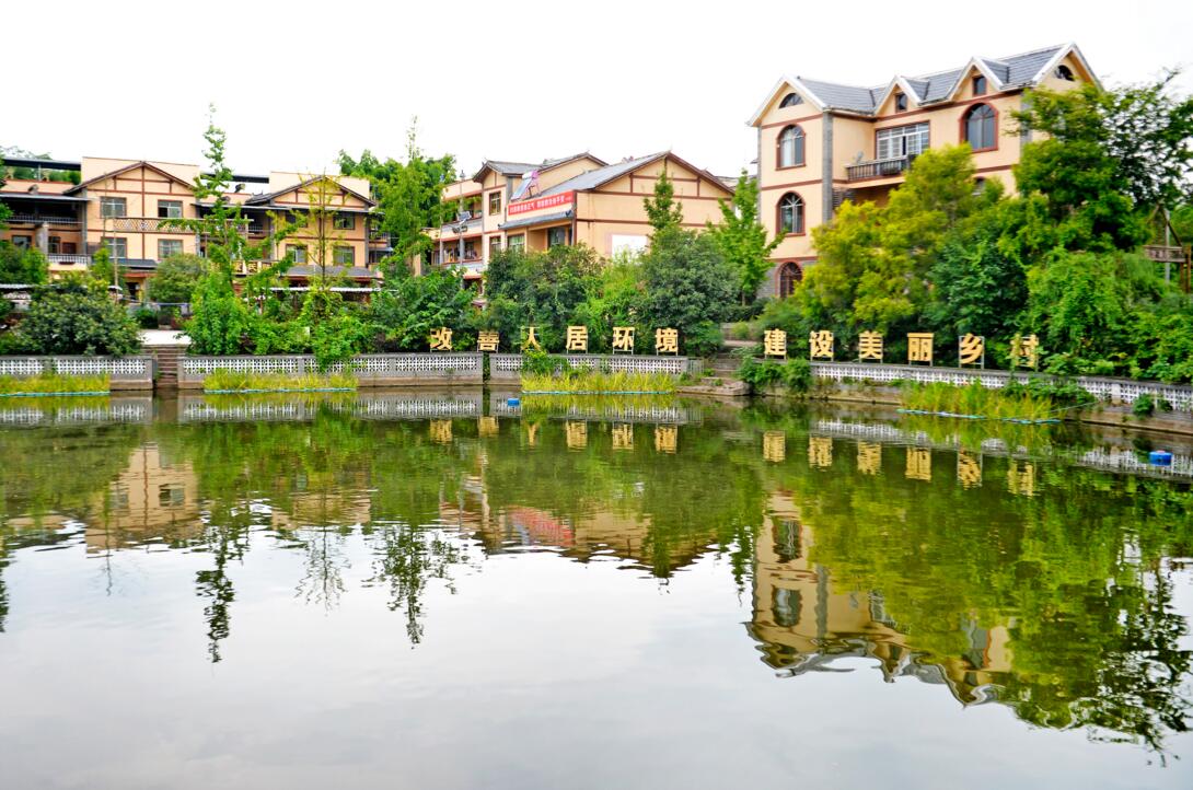 巩固脱贫攻坚成果与乡村振兴衔接,巩固扶贫成果助力农户致富奔小康