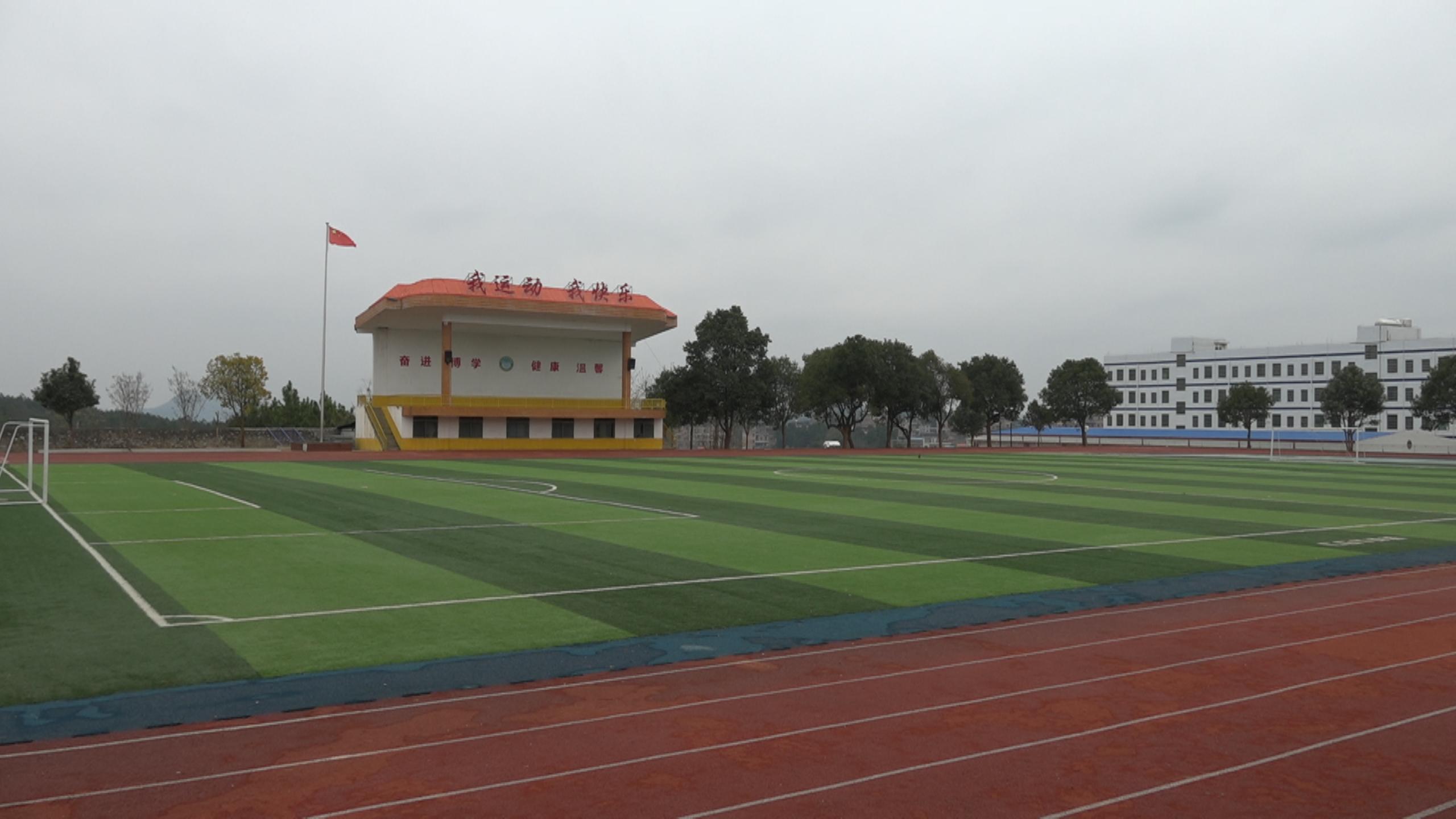 河南贫困学子圆梦大学,乡村脱贫奔小康有志青年助力忙