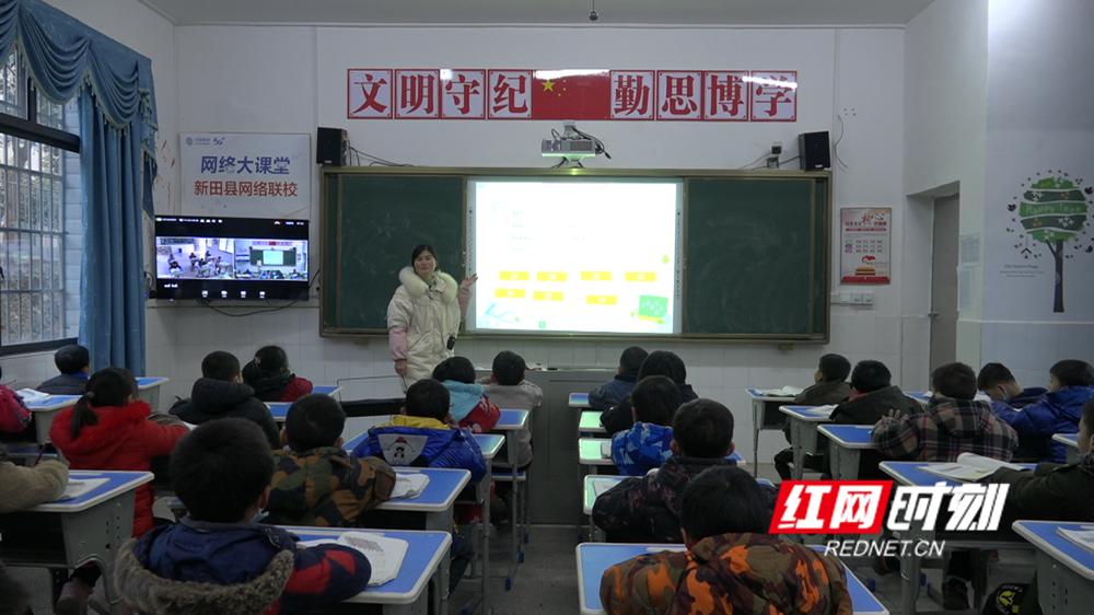 河南贫困学子圆梦大学,乡村脱贫奔小康有志青年助力忙