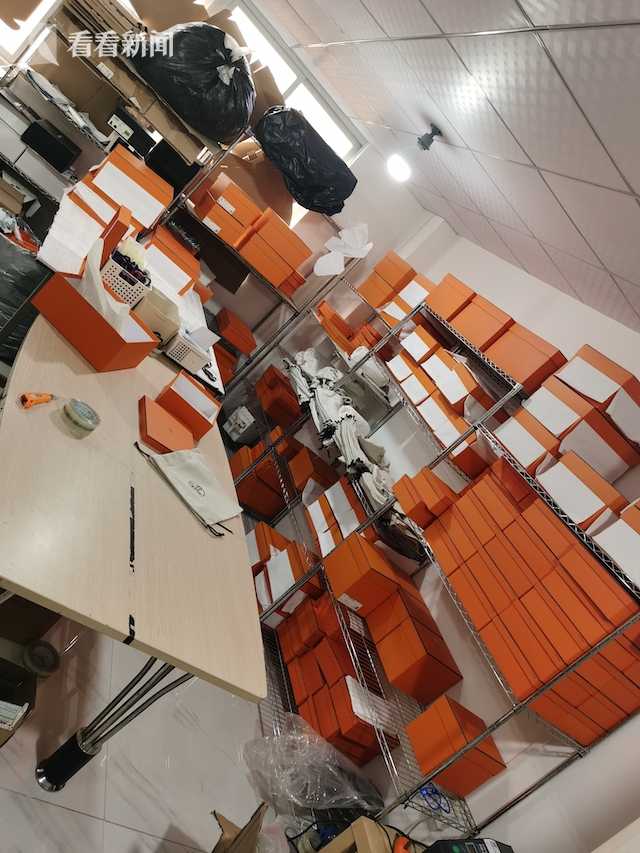 假冒国际名牌包包制假窝点被端,假冒名牌包最新案例