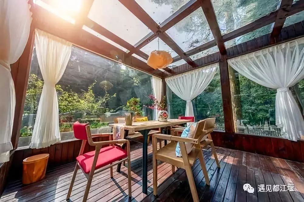 青城山开了家很网红的民宿,民宿探店成都