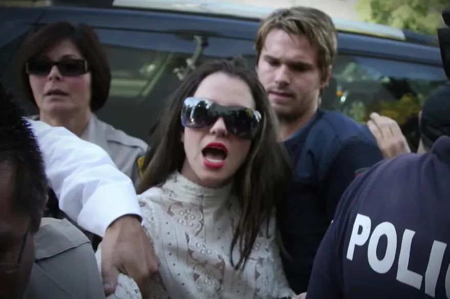 小甜甜布兰妮经历了什么,小甜甜布兰妮如何被解救