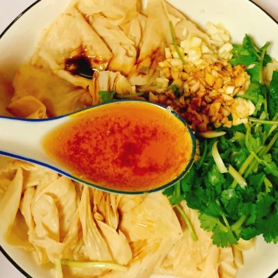 凉拌香辣豆腐皮,比辣条还好吃的豆腐皮做法