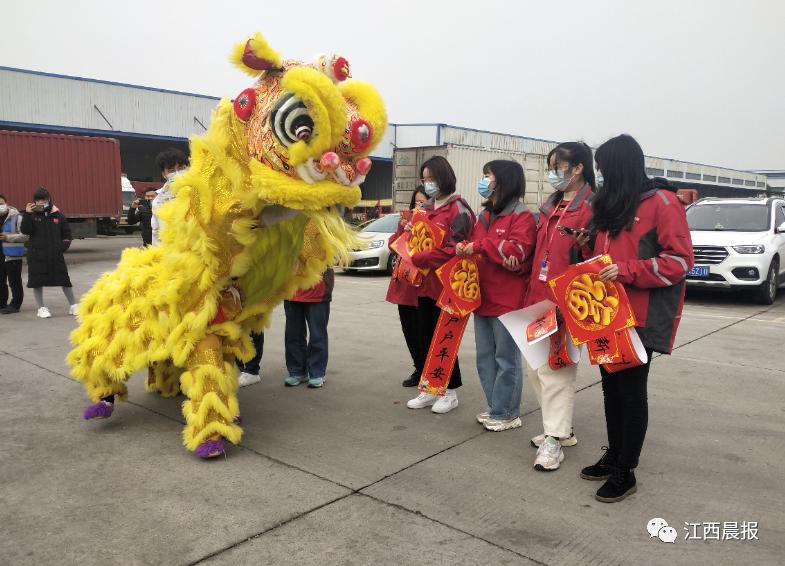 南昌暖心时刻,南昌暖心一幕视频