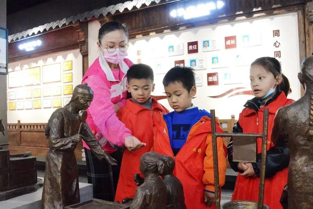 关爱留守儿童把爱带回家,把爱带回家2022寒假儿童关爱服务