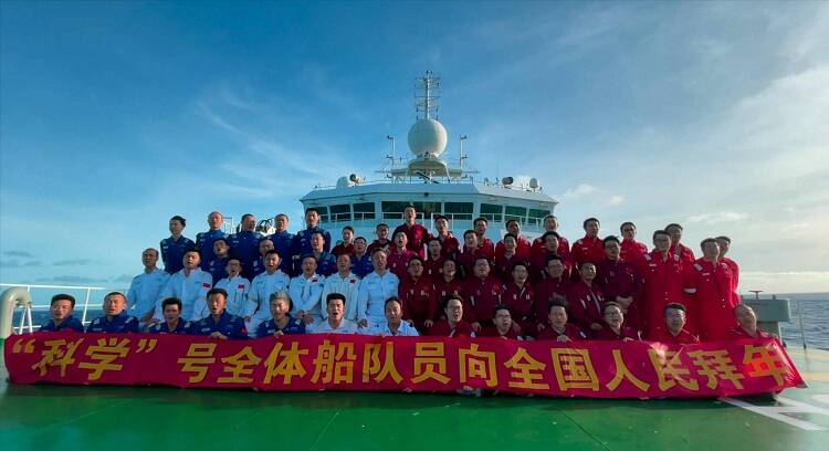 早安山东丨新的一年，与春同行奋力“犇跑”；“我和我的家乡·一把手话发展”今日关注潍坊寿光；假期每日好片为您推荐《你好，李焕英》