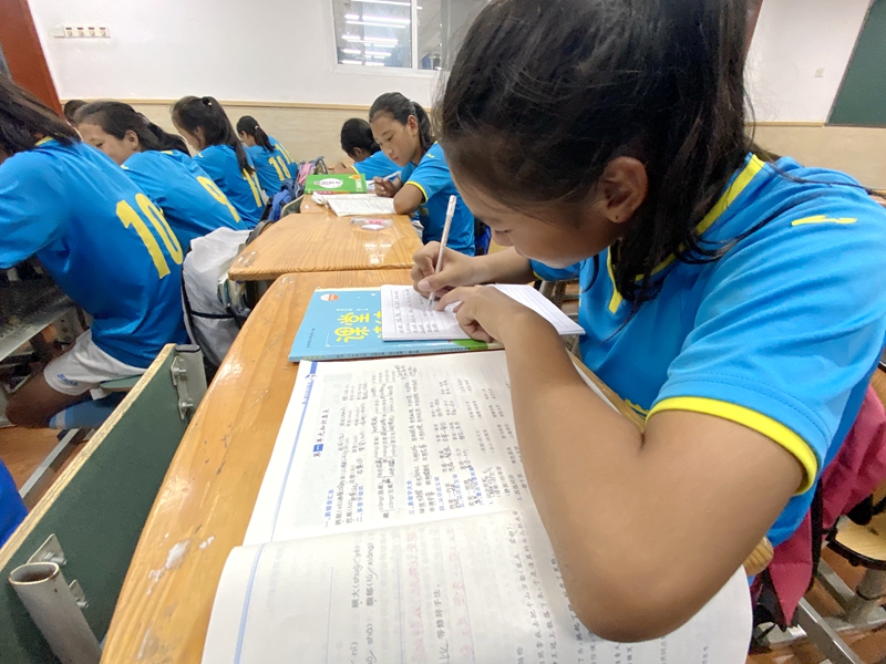 贵州青少年女子足球队,彝族女子足球队