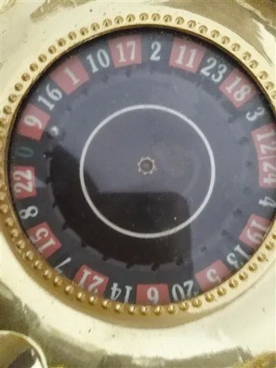 过年放二踢脚和冲天炮和窜天猴,过年玩二踢脚