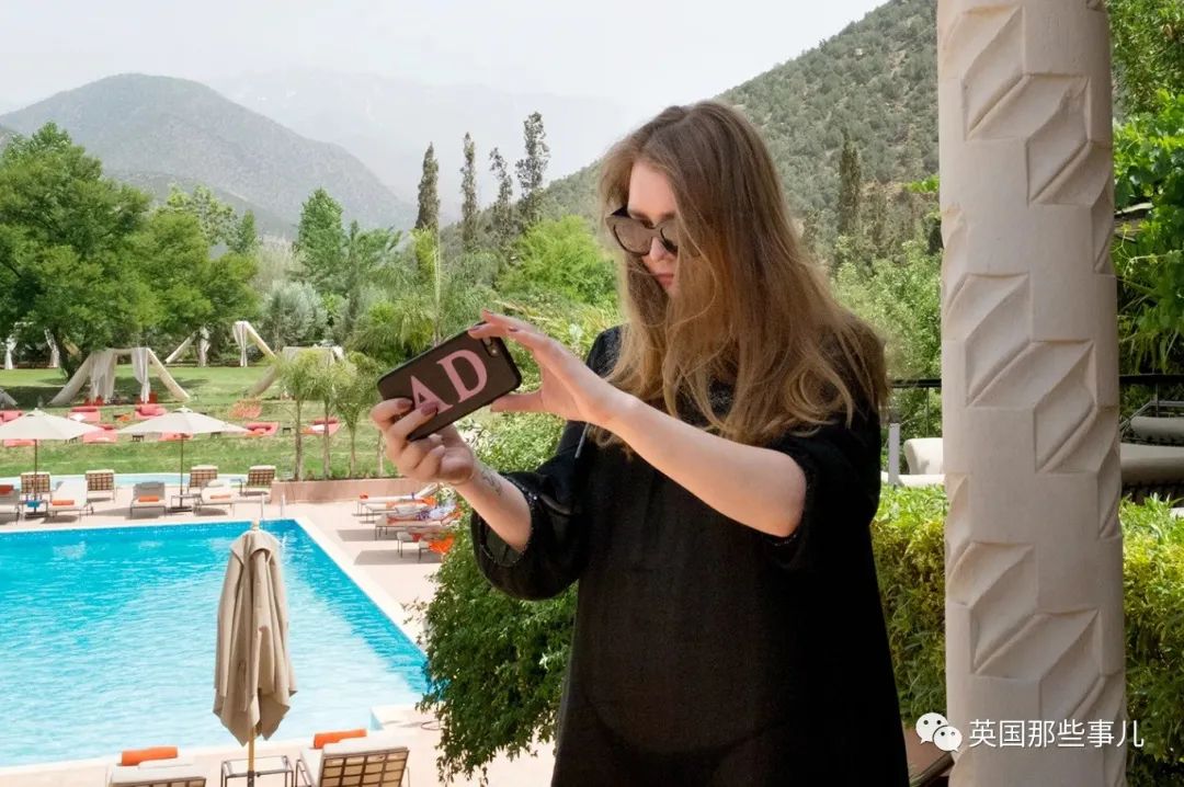 司机女儿冒充千金大小姐,卡车司机女儿假扮名媛