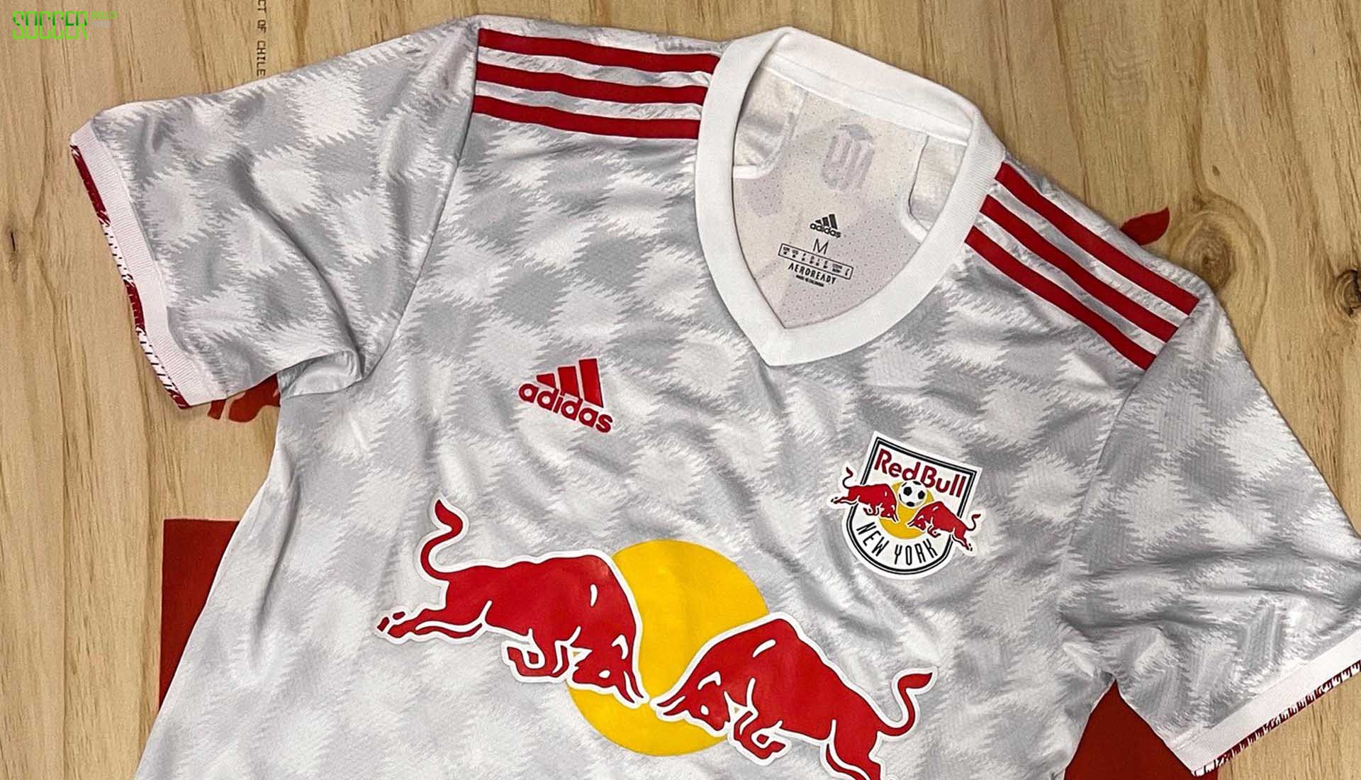 公牛队主场球衣颜色,纽约红牛温哥华红帽足球