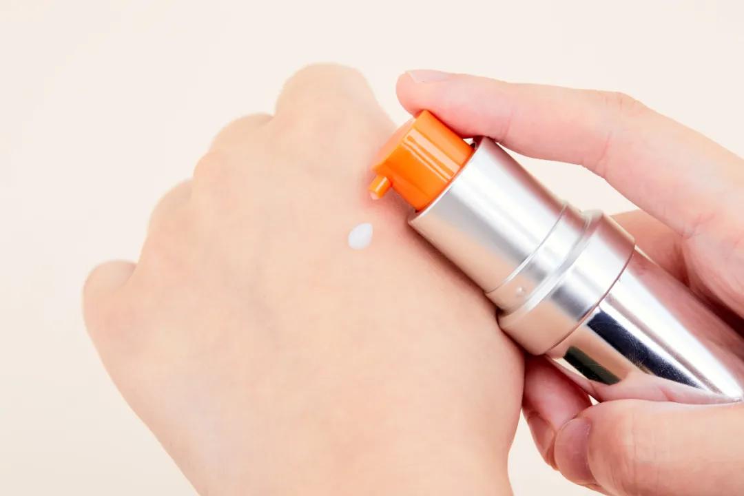 有眼纹和黑眼圈推荐使用的眼霜,适合有眼纹黑眼圈的眼霜