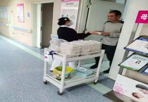 妇产科医护人员坚守岗位,产科医生节日坚守岗位