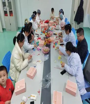 妇产科医护人员坚守岗位,产科医生节日坚守岗位