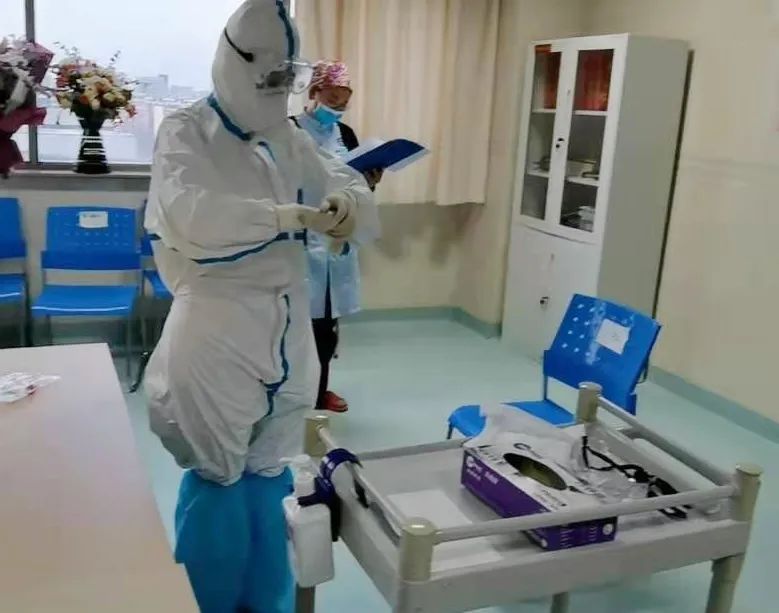 妇产科医护人员坚守岗位,产科医生节日坚守岗位