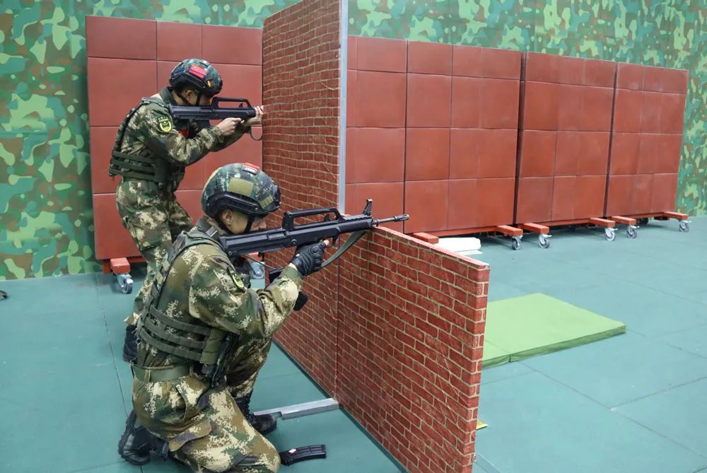 面对考验,预备特战队员比武