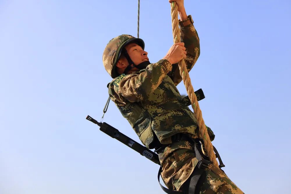 面对考验,预备特战队员比武