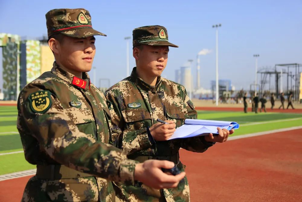 面对考验,预备特战队员比武