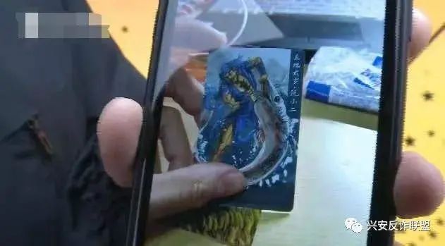 上海一女子超市偷4000元巧克力,一女子上网抽盲盒被骗