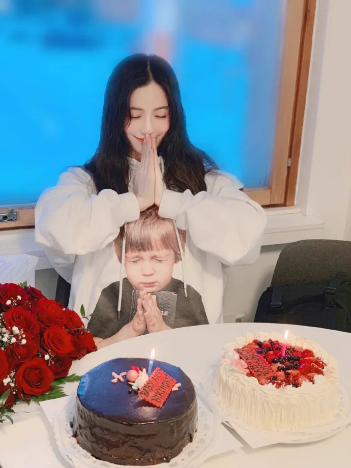 卫衣季节,秋季潮搭连帽卫衣尽显青春活力感