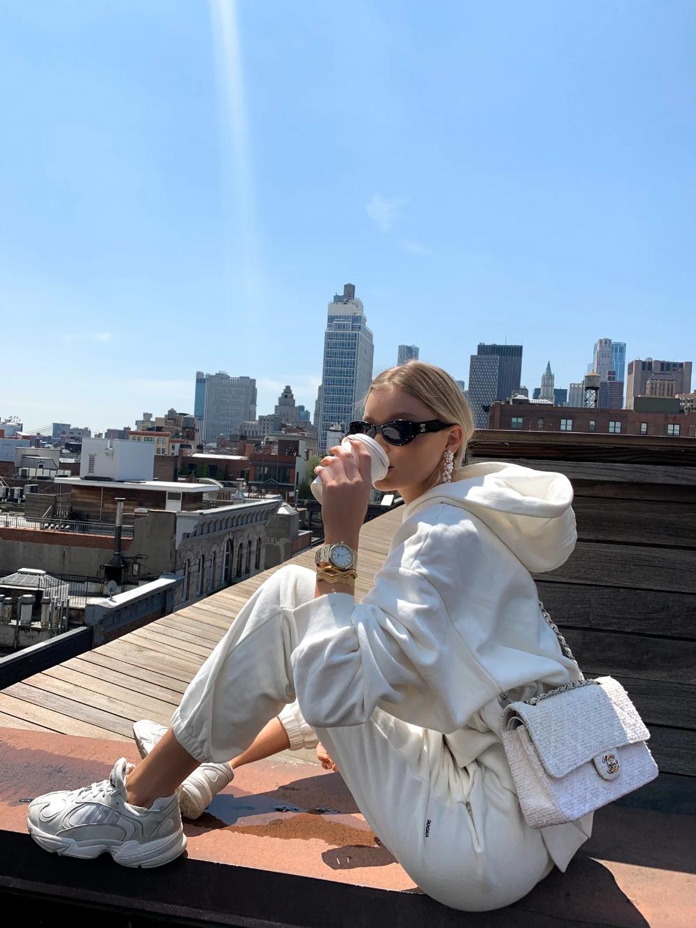 卫衣季节,秋季潮搭连帽卫衣尽显青春活力感