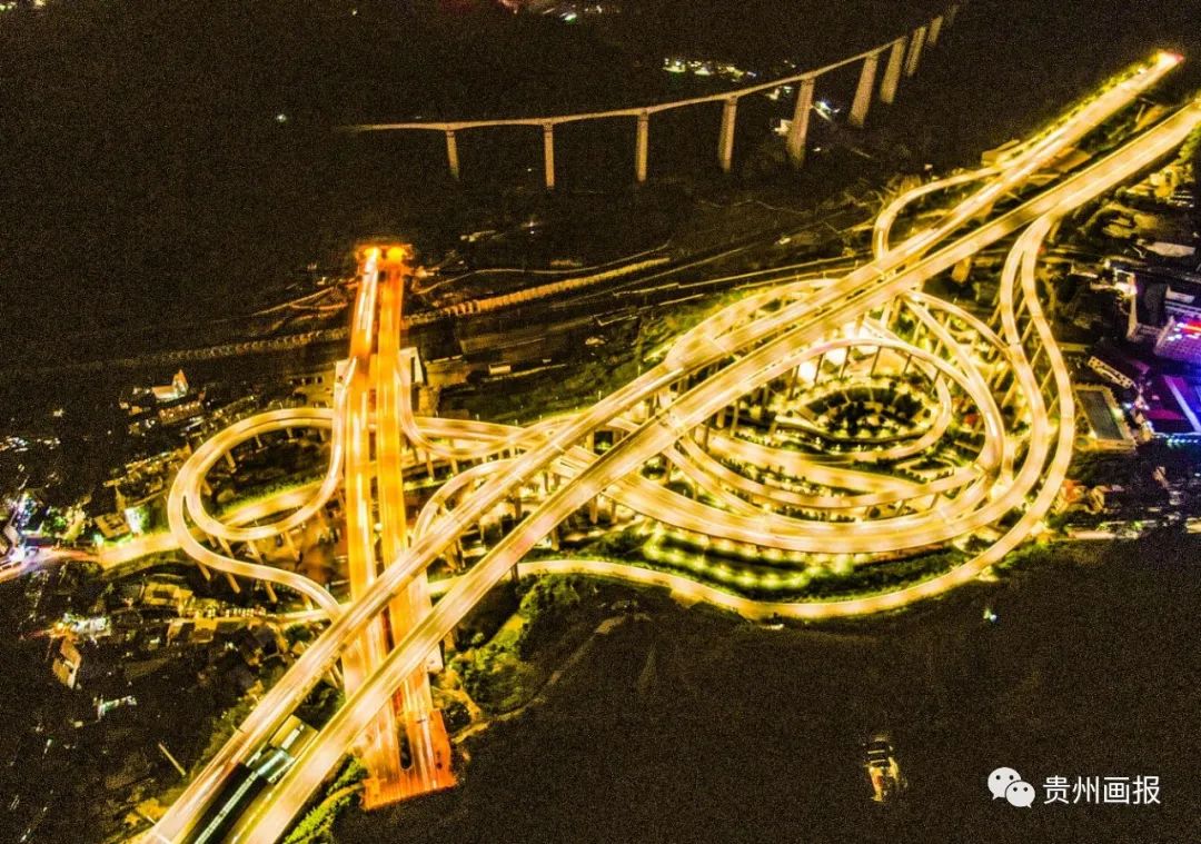 华灯初上的下一句是,华灯初上里面的纯音乐