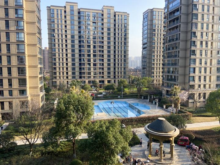 卖房了原房主后悔,两年前买的房子变成学区房