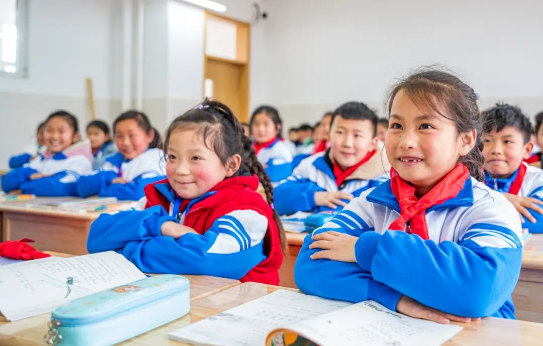 搬进新教学楼的感受,搬进新教室要珍惜