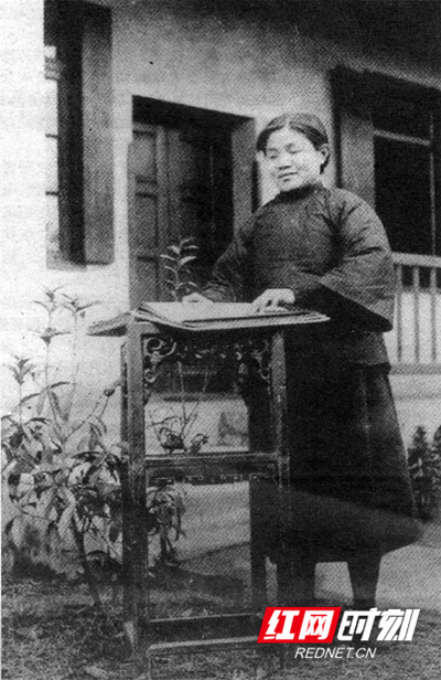 让色彩照进百年历史丨百年抗争：致敬了不起的她