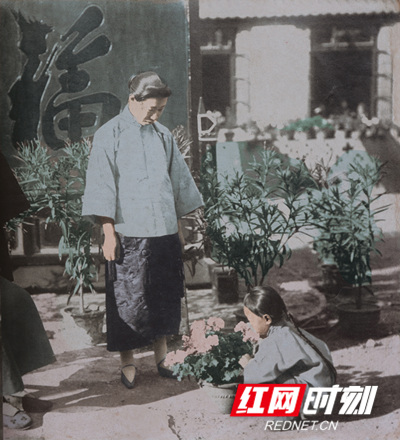 让色彩照进百年历史丨百年抗争：致敬了不起的她