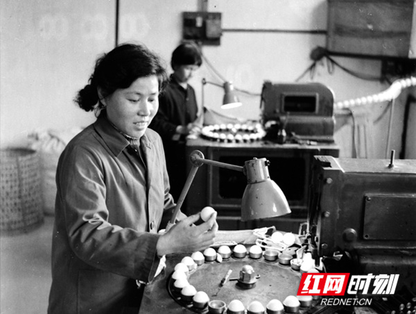 让色彩照进百年历史丨百年抗争：致敬了不起的她