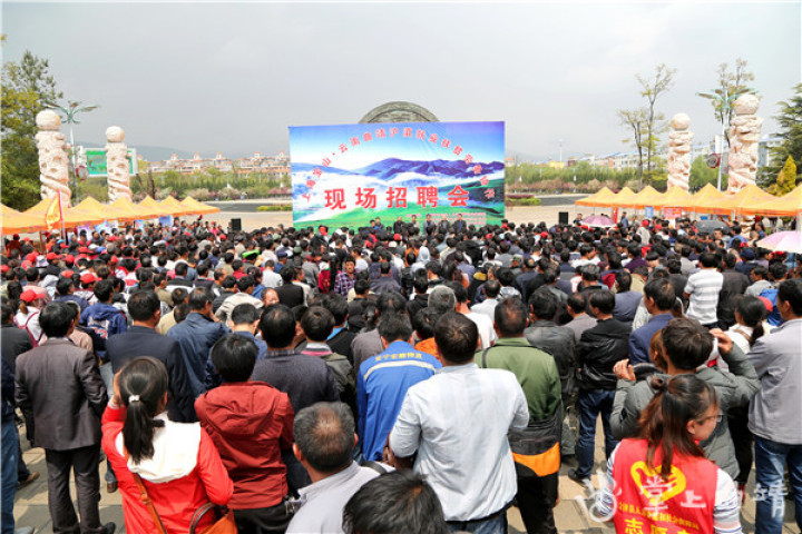 实干担当促发展砥砺奋进谱新篇,脱贫攻坚先进集体事迹范文