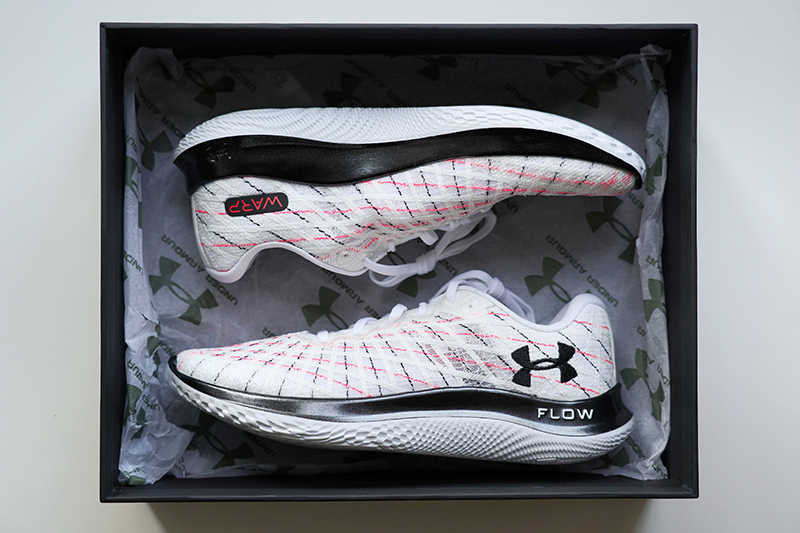UAFLOWVelocitiWind开箱：一双没有“外底”的跑鞋是什么样的