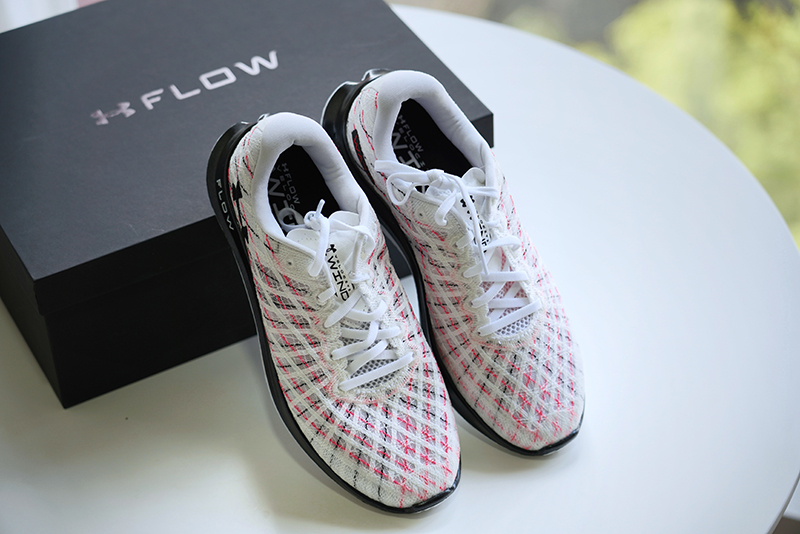 UAFLOWVelocitiWind开箱：一双没有“外底”的跑鞋是什么样的
