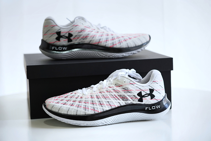 UAFLOWVelocitiWind开箱：一双没有“外底”的跑鞋是什么样的