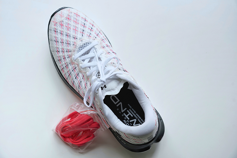 UAFLOWVelocitiWind开箱：一双没有“外底”的跑鞋是什么样的