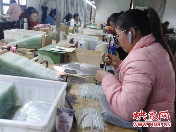 郏县王集乡蒲凤娟：小作坊里走出务工创收路