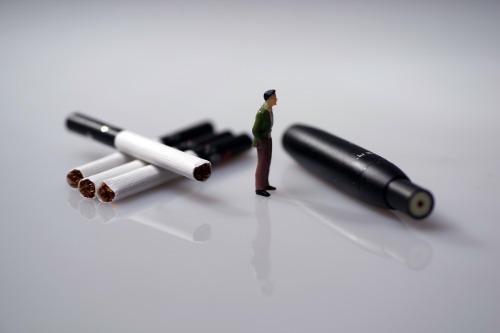 是*草烟**不是“潮玩”！管好*子烟电**刻不容缓