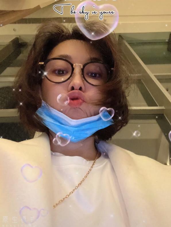 47岁牛莉秀马甲线,47岁牛莉晒素颜照马甲线太瞩目