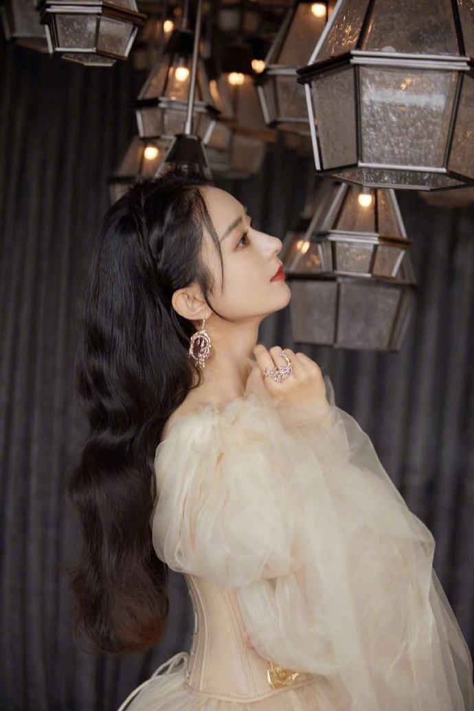 赵丽颖素颜发福,赵丽颖短发近照状态