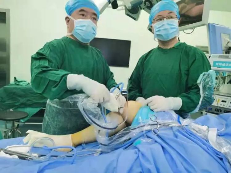 关节镜微创取游离体,关节镜下腘窝切除手术记录