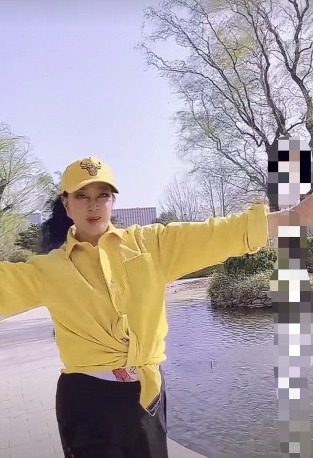 刘晓庆面容苍老遮脸,71岁刘晓庆素颜照片图文