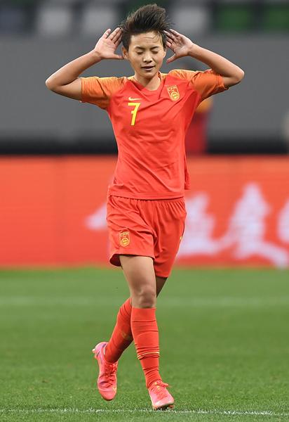 女足夺冠网友评论,女足夺冠中国男足发声