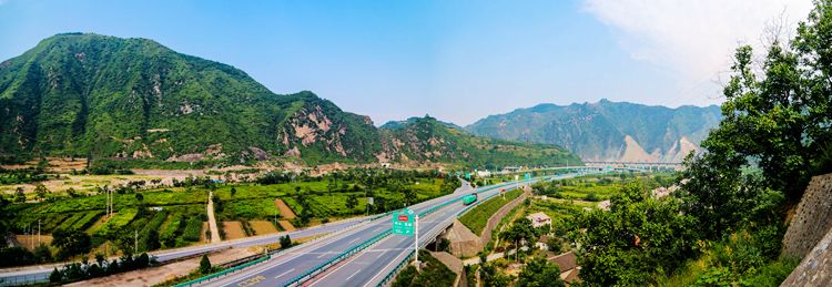 沿着高速看中国车子,陕西最美高速公路