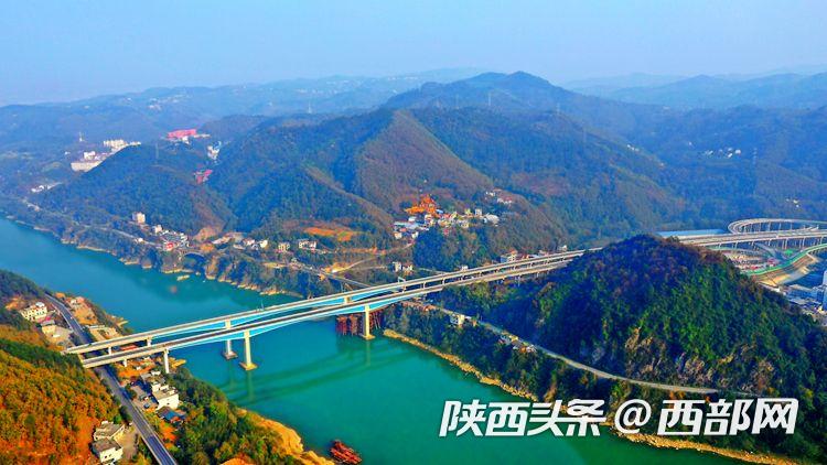 沿着高速看中国车子,陕西最美高速公路