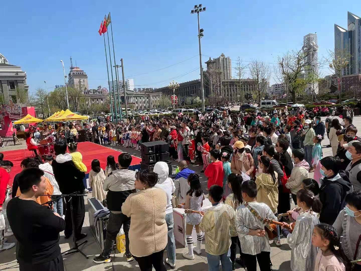 创新举措促进市民消费 (市民尽享优惠消费持续升温)