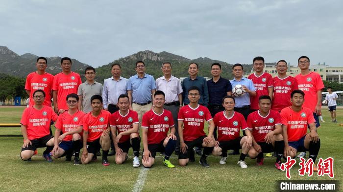 容志行汕尾送球进校园言传身教传承足球文化