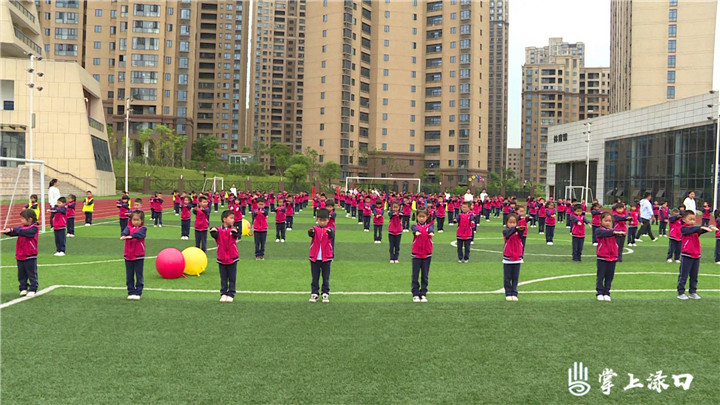 障碍跑表演小学生,障碍跑大课间