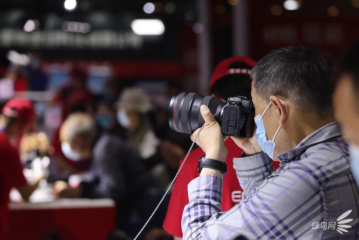 微单相机推荐2021佳能,佳能半画幅新镜头