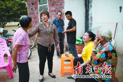 李秋霞现场,李秋霞采访