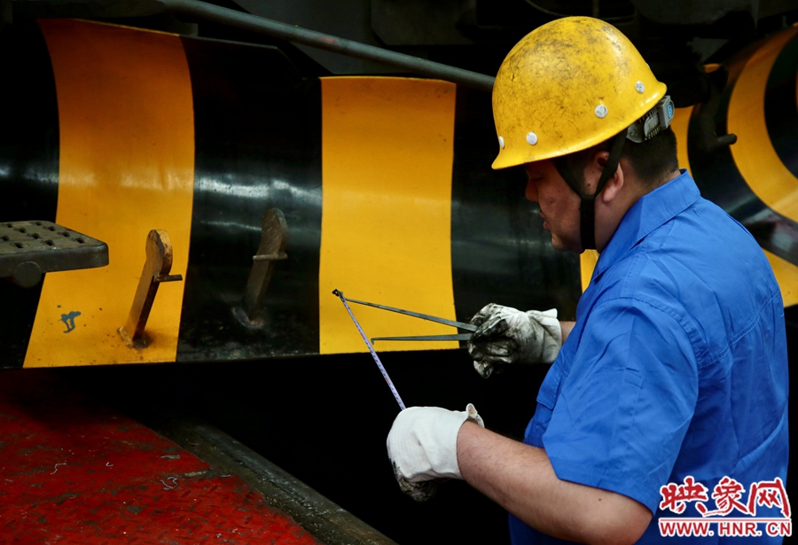 探访铁路“4S店”看看火车头如何做保养